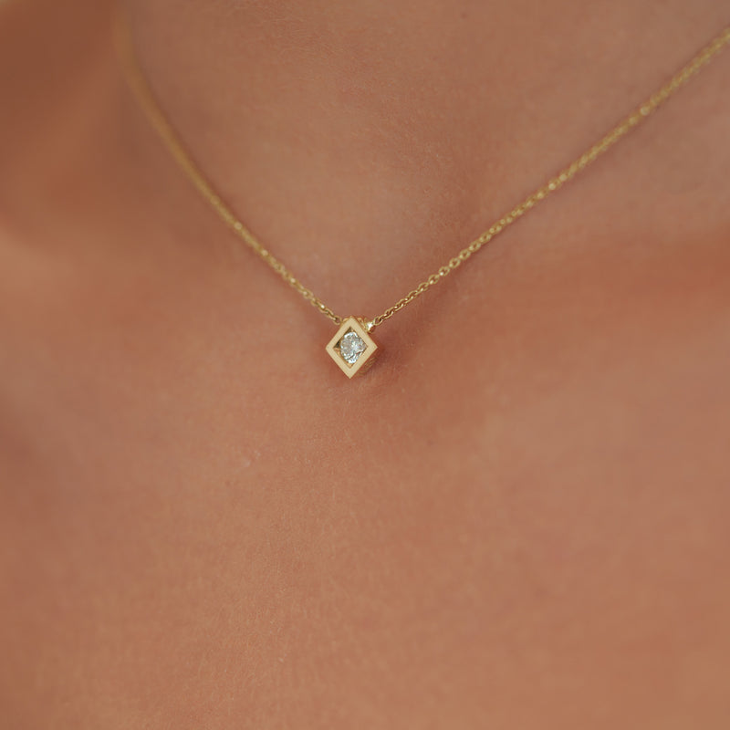 Simplicité diamond pendant in gold and diamond