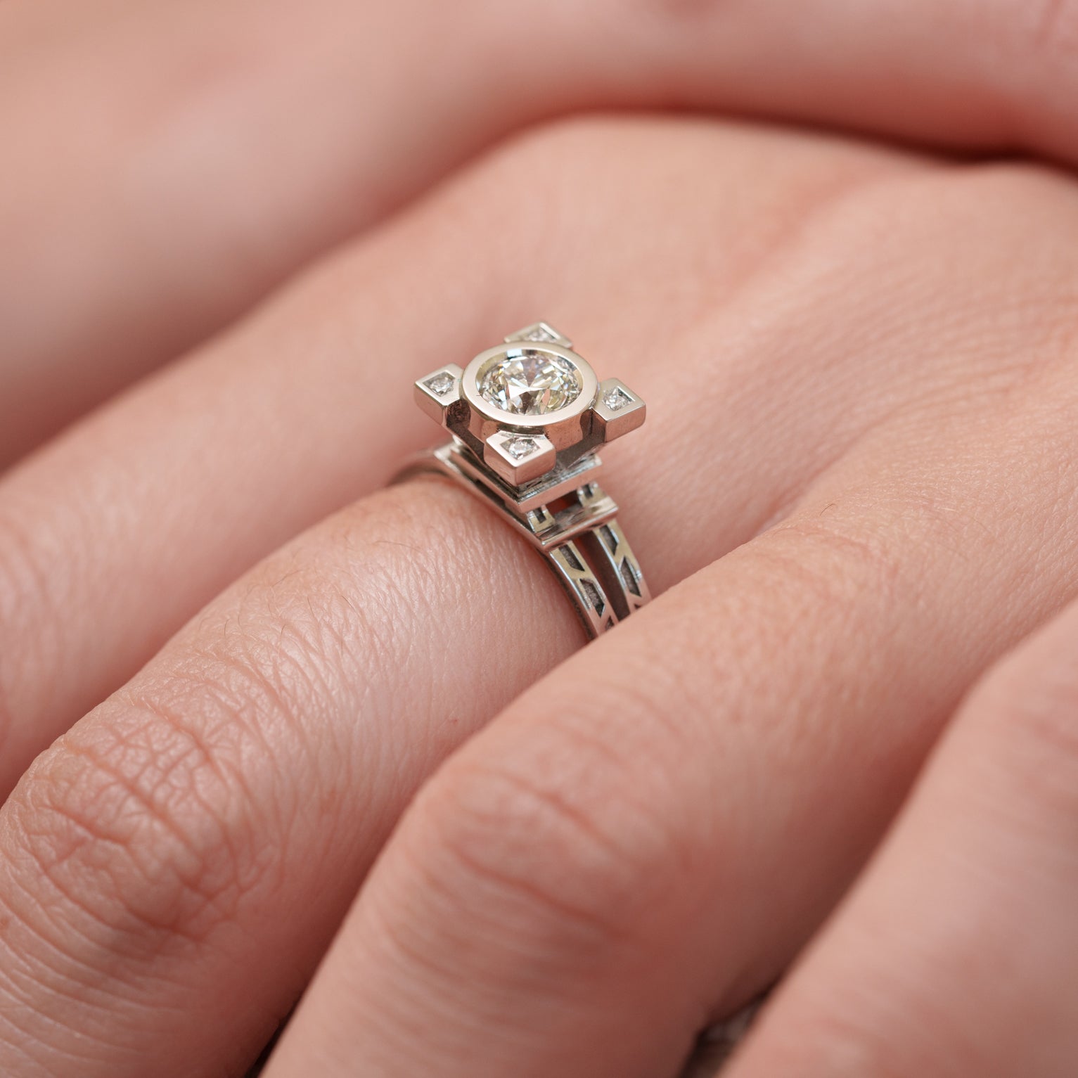 Bague French Kiss tour Eiffel diamants en or