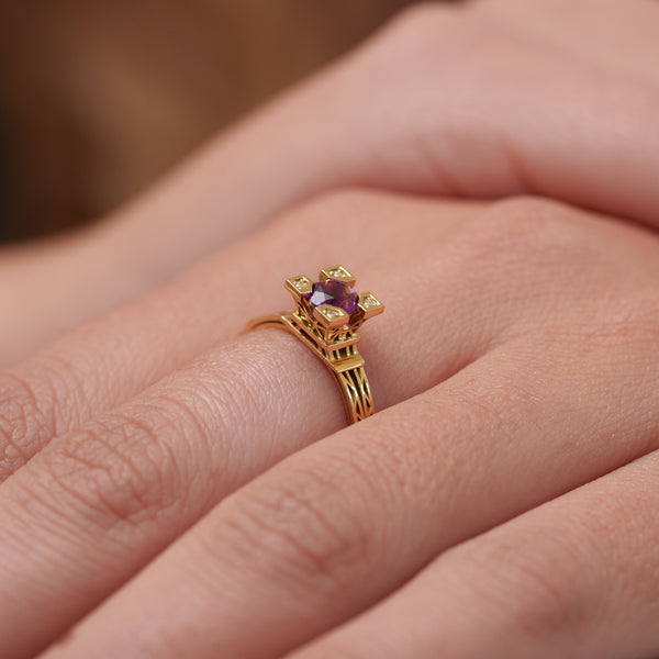 French Kiss ring in gold with 5 mm violet amethyst and diamonds