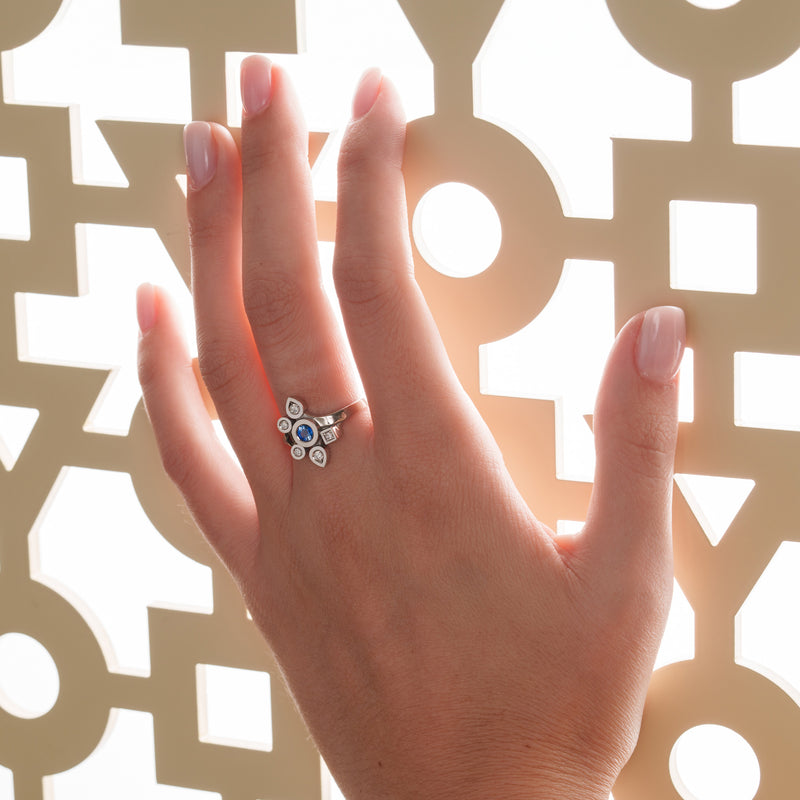 Daisy small sapphire and diamonds ring