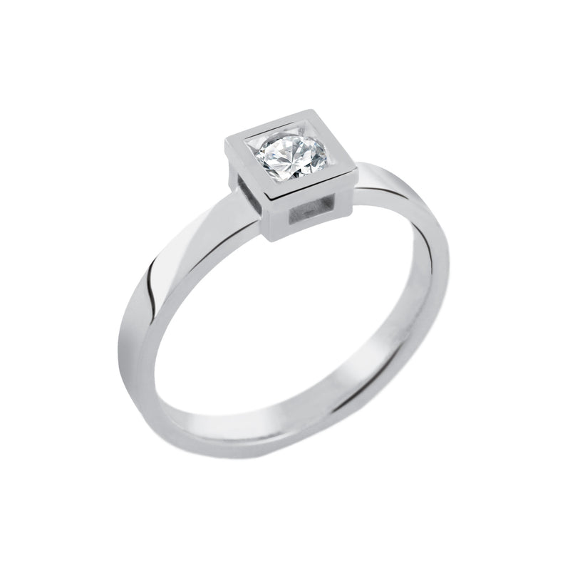 Solitaire Cube diamond ring in gold