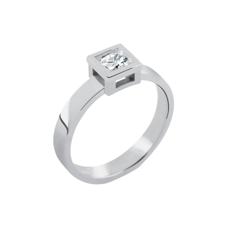 Solitaire Cube diamond ring in gold