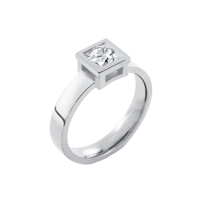 Solitaire Cube diamond ring in gold