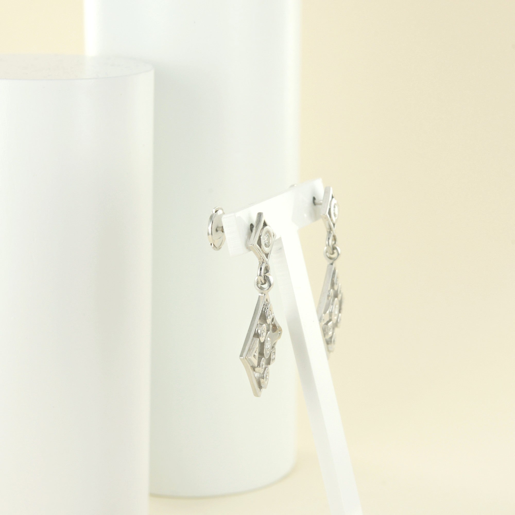 Boucles d'oreilles marguerite en or blanc et diamants