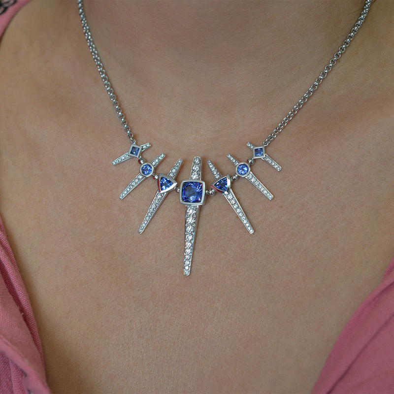 Collier diamants saphirs et tanzanite en or blanc