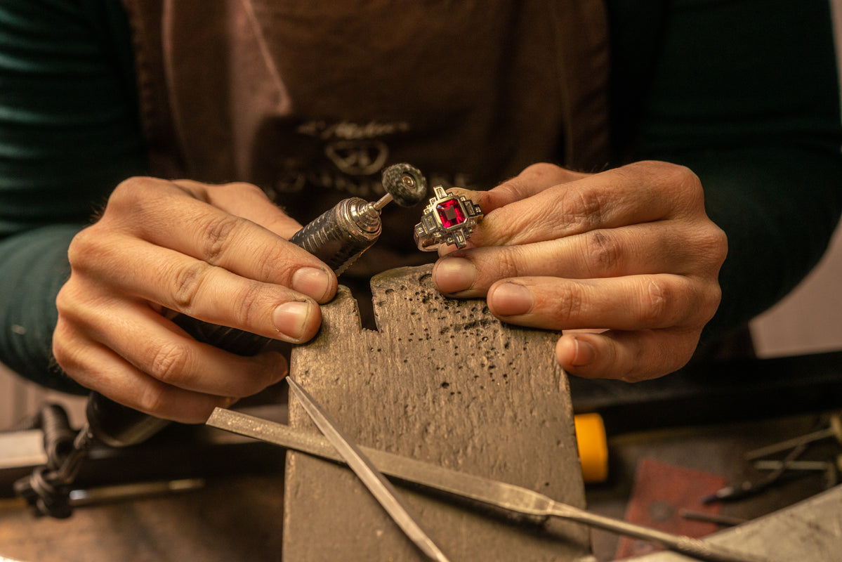 Création de bijoux sur fil • Haute École de Joaillerie