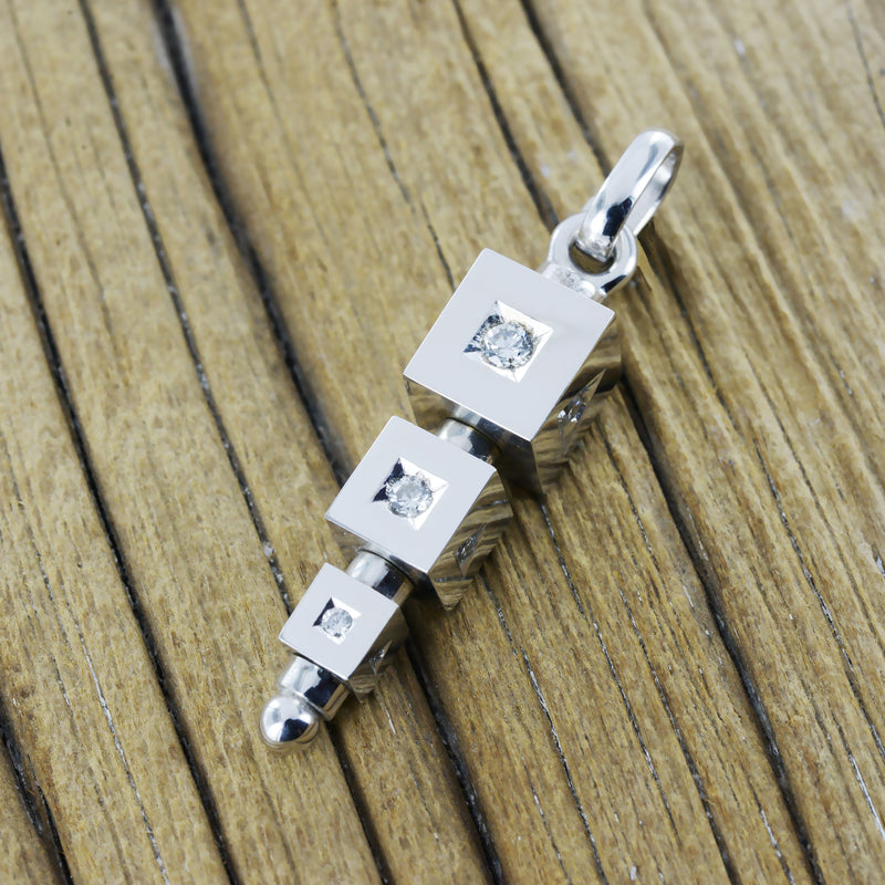 Pendentif cubes en or et diamants