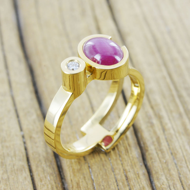 Bague avec rubis étoilé