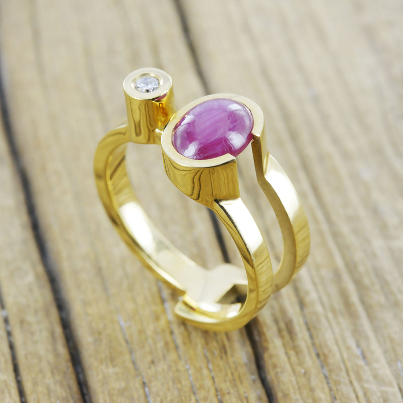 Bague avec rubis étoilé