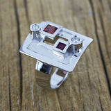 Bague Astrée rubis saphirs et diamants en or blanc palladié