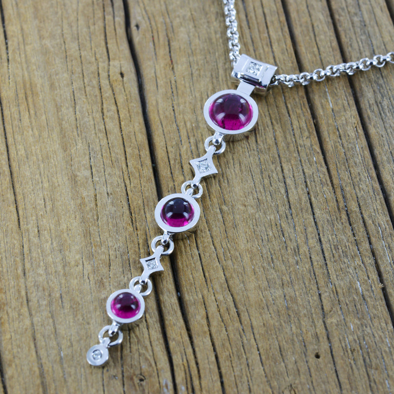Pendentif Gourmandise Rubellites Cabochon en or blanc