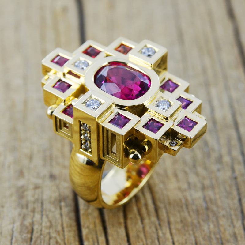 Bague Saphirs, rubéllites et diamants en or jaune