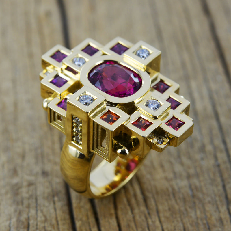 Bague Saphirs, rubéllites et diamants en or jaune