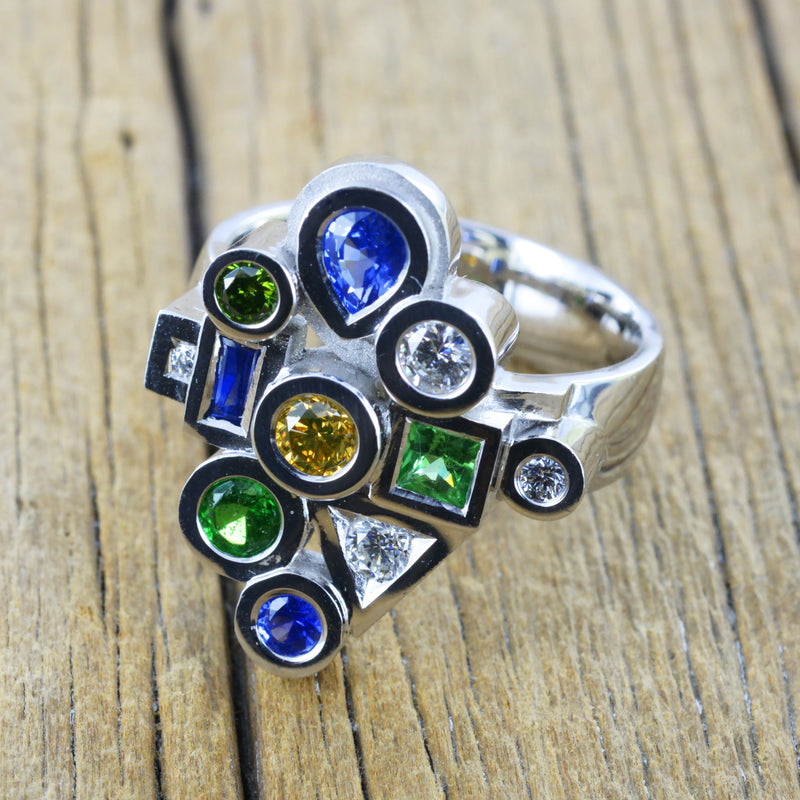 Bague saphirs, tsavorites et diamants en or blanc