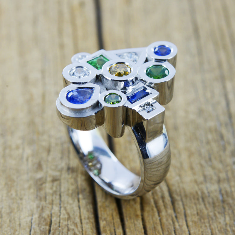 Bague saphirs, tsavorites et diamants en or blanc