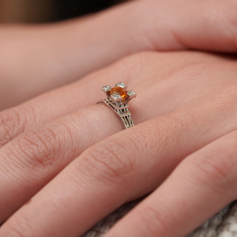French Kiss ring in gold with 5 mm orange citrine and diamonds