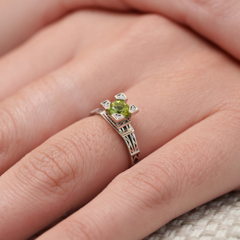 Ring French Kiss in gold and green Peridot 5 mm and diamonds