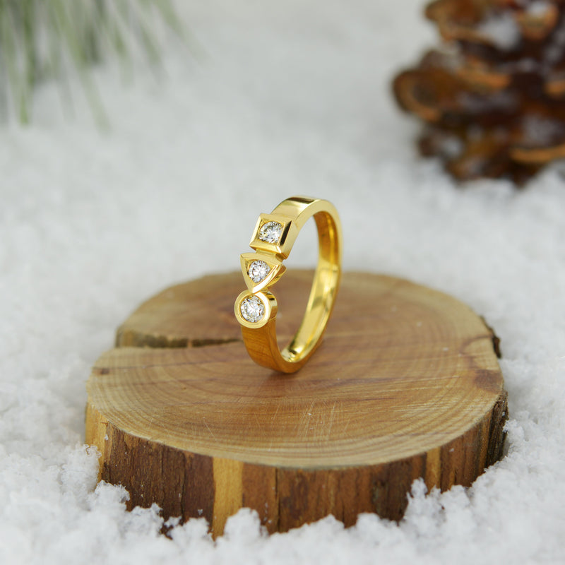 Trilogy Sens ring 0.30 carat Tournaire gold and diamonds