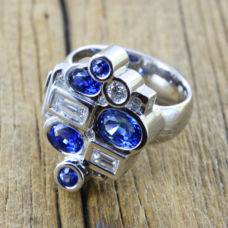 Blue Carambola ring in white gold